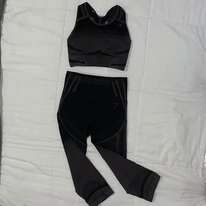 Gymshark set (sports bra + bottoms